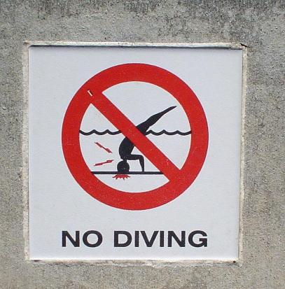 Funny Signs/Sign Boards Pictures » Funny pool sign board