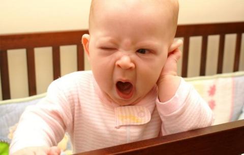 Funny-Baby-Yawning-Picture-4