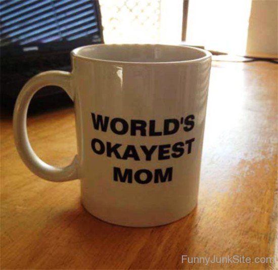 World's Okayest Mom-uny5158